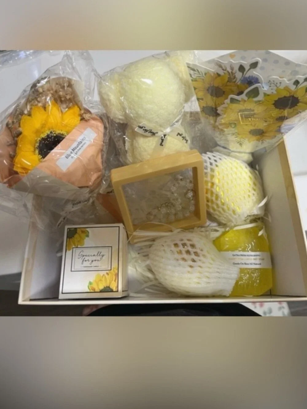 Gift Box Full Of Sunsine & Sunflower Surprizes. NWT
